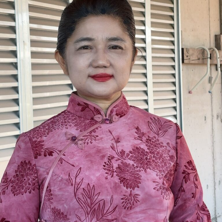 貴子
